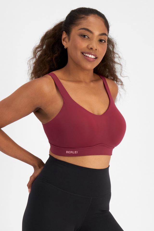 Caitlin (She/Her) wears size 16DD and is 176cm tall with 114cm chest and 95cm waist