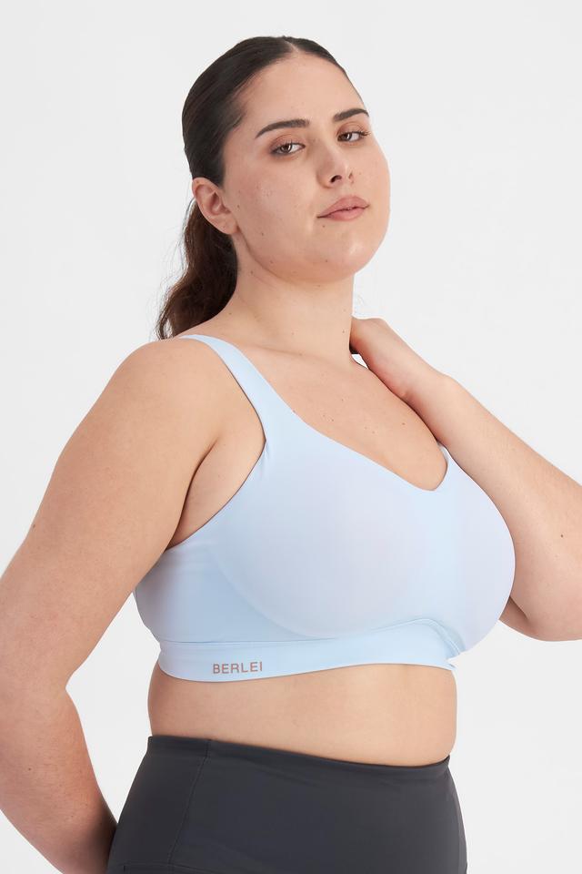 Bella (She/Her) wears size 14D and is 173cm tall with 95cm chest and 77cm waist