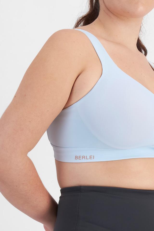Bella (She/Her) wears size 14D and is 173cm tall with 95cm chest and 77cm waist