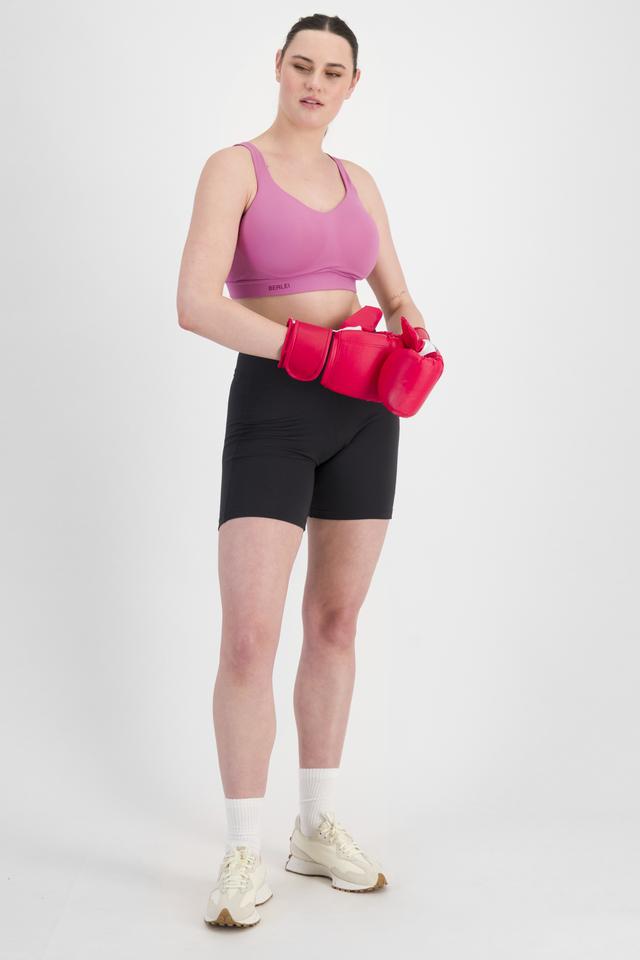 Jacqleen (She/Her) wears size 14DD and is 183cm tall with 93cm chest and 73cm waist