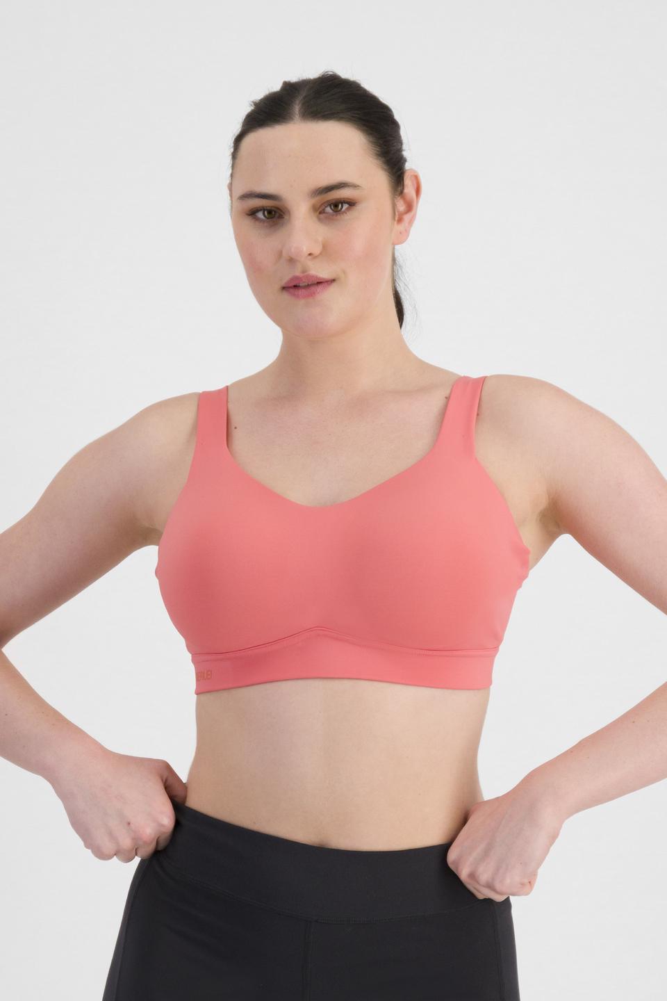Jacqleen (She/Her) wears size 14DD and is 183cm tall with 93cm chest and 73cm waist