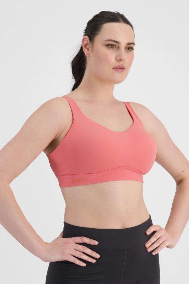 Jacqleen (She/Her) wears size 14DD and is 183cm tall with 93cm chest and 73cm waist
