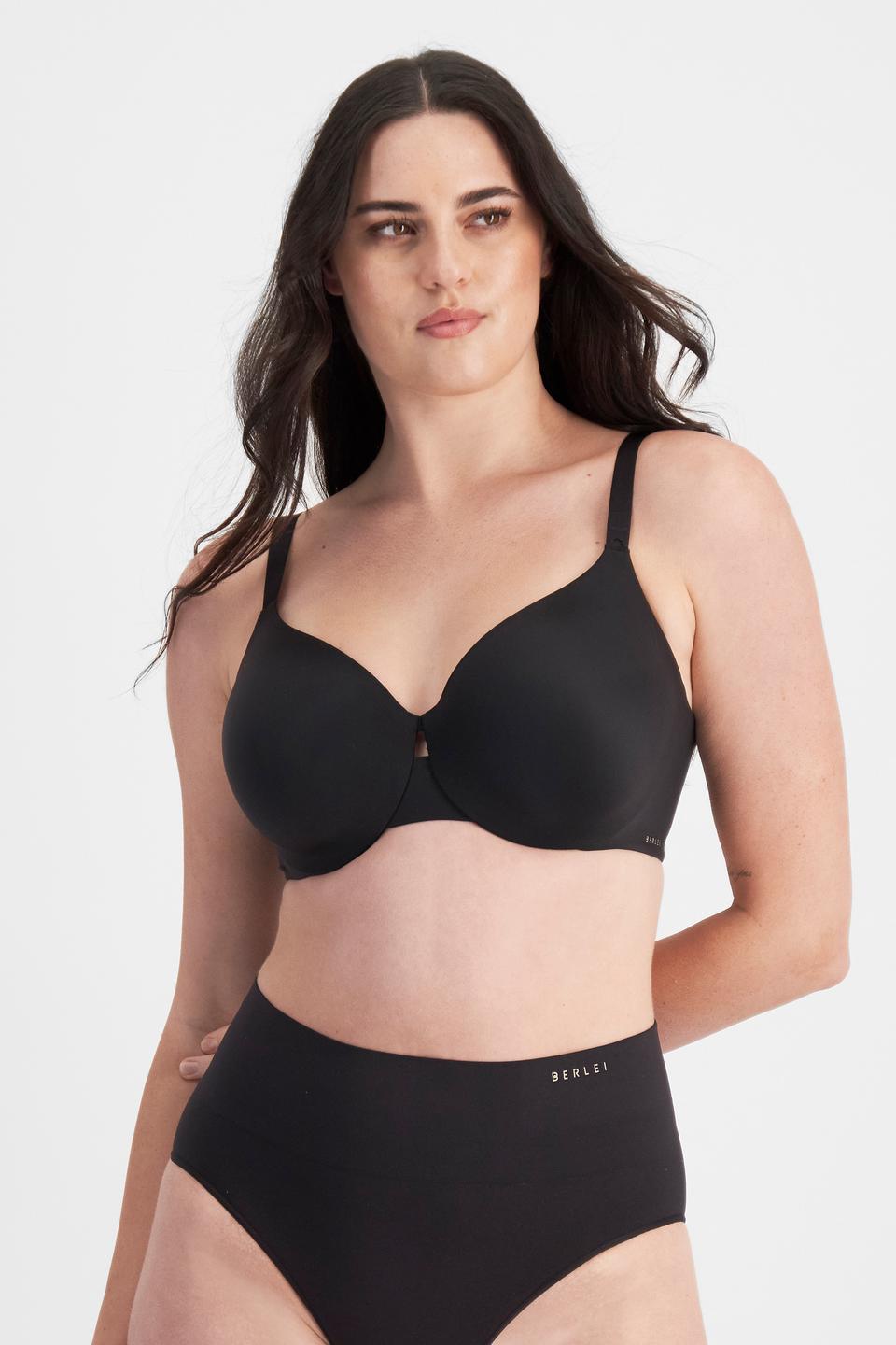 Jacqleen (She/Her) wears size 14DD and is 183cm tall with 93cm chest and 73cm waist