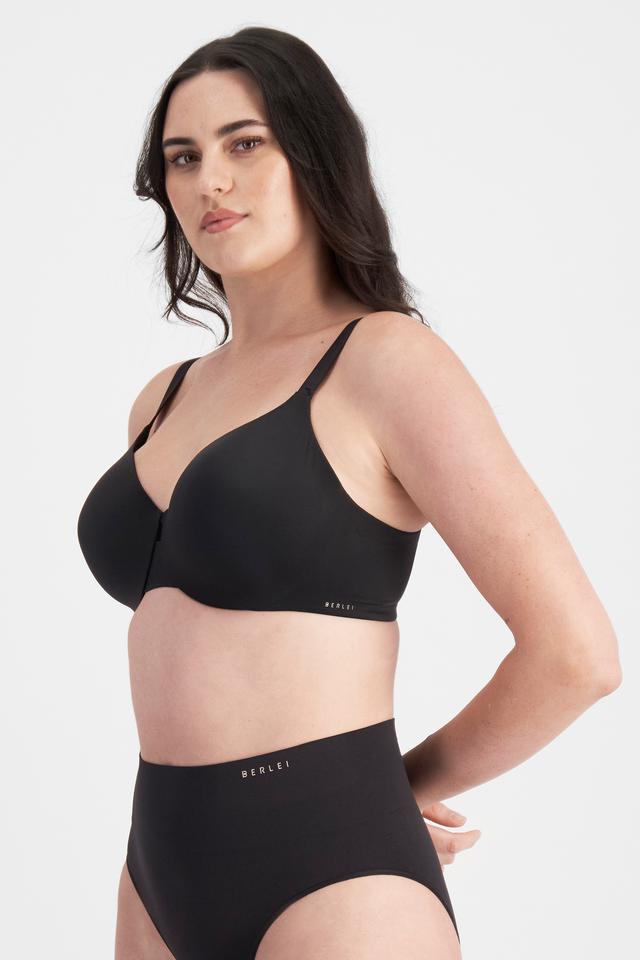 Jacqleen (She/Her) wears size 14DD and is 183cm tall with 93cm chest and 73cm waist