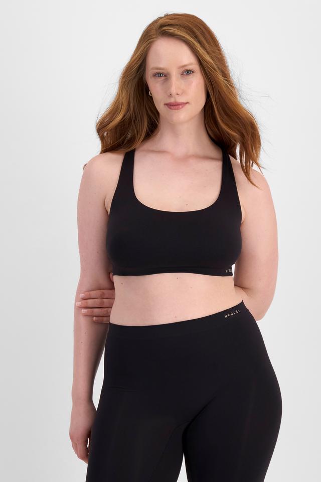 Martine (She/Her) wears size 14DD and is 175cm tall with 82cm chest and 76cm waist