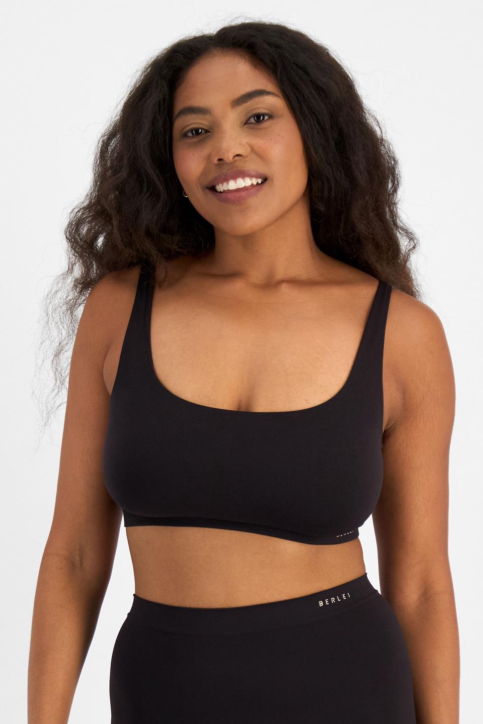 Caitlin (She/Her) wears size 16DD and is 176cm tall with 114cm chest and 95cm waist