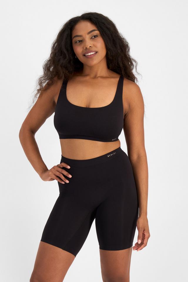 Caitlin (She/Her) wears size 16DD and is 176cm tall with 114cm chest and 95cm waist
