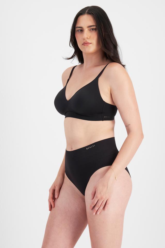 Jacqleen (She/Her) wears size 14 and is 183cm tall with 93cm chest and 73cm waist