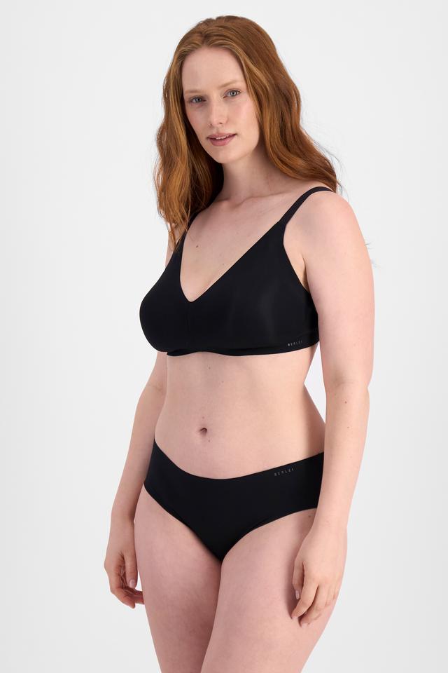 Martine (She/Her) wears size 14 and is 175cm tall with 82cm chest and 76cm waist