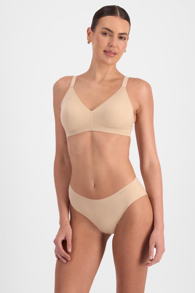 Martine (She/Her) wears size 14 and is 175cm tall with 82cm chest and 76cm waist