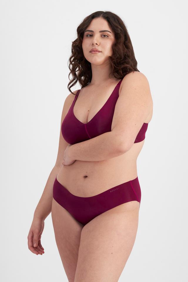 Brittany (She/Her) wears size 12 and is 173cm tall with 93cm chest and 78cm waist