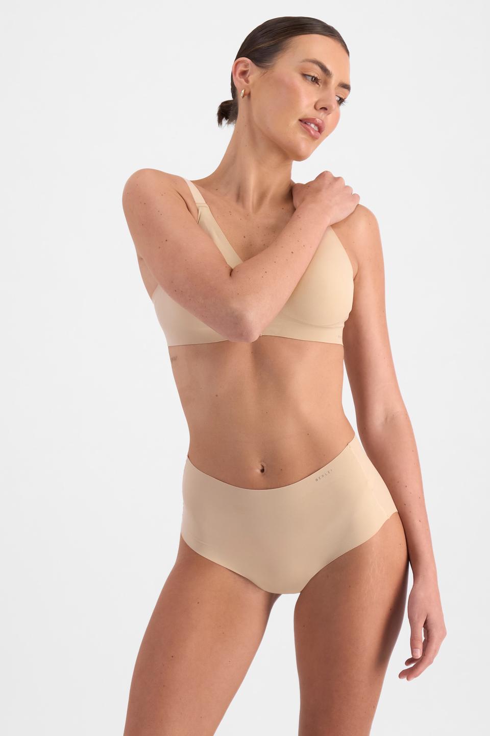 Pearl (She/Her) wears size 10 and is 181cm tall with 92cm chest and 63cm waist