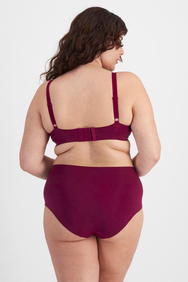 Brittany (She/Her) wears size 12 and is 173cm tall with 93cm chest and 78cm waist