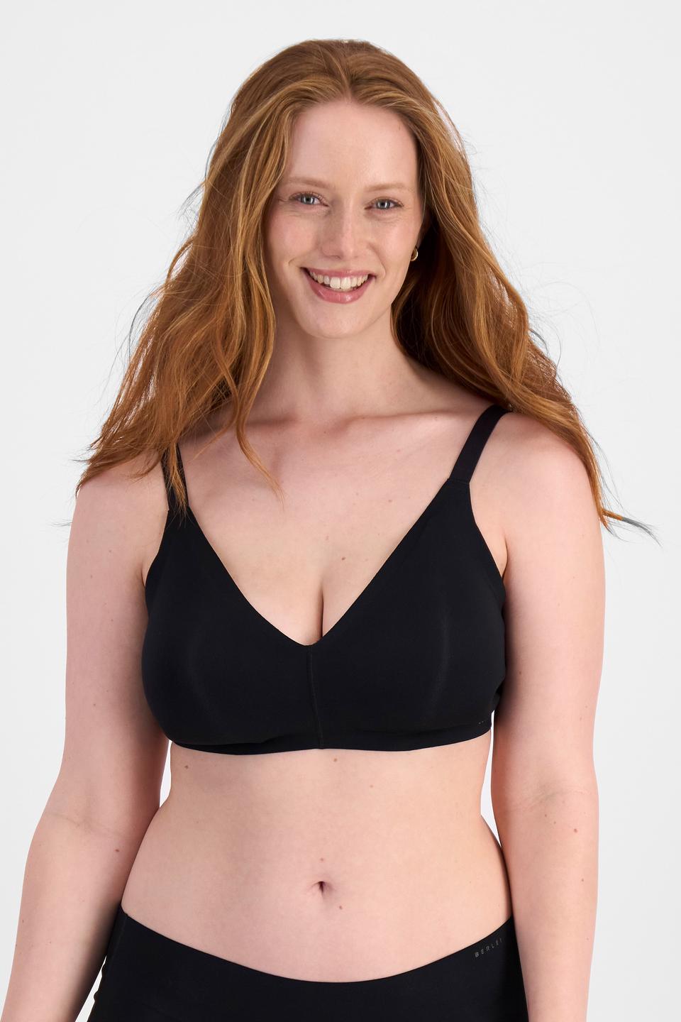 Martine (She/Her) wears size 14DD and is 175cm tall with 82cm chest and 76cm waist