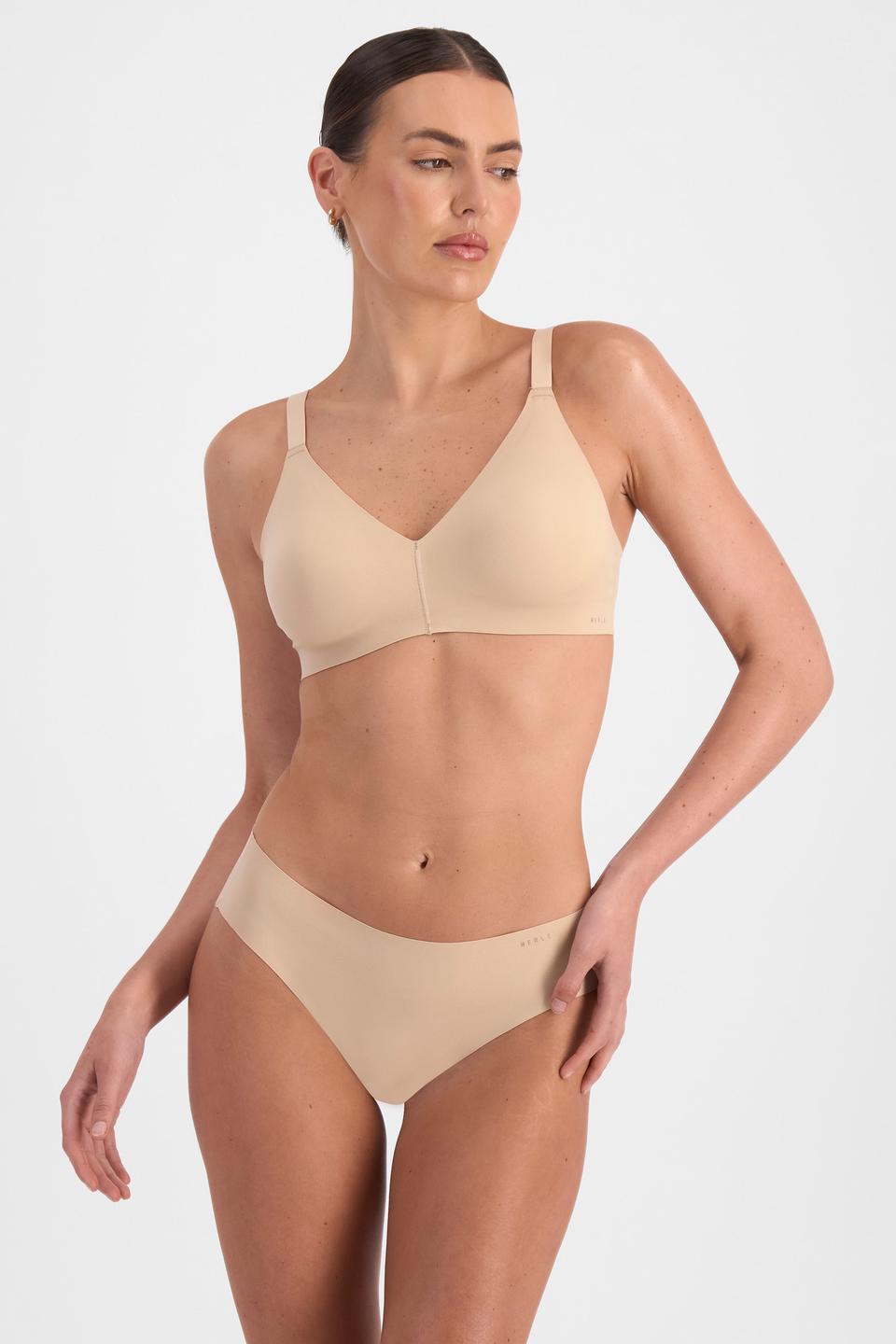 Pearl (She/Her) wears size 12B and is 181cm tall with 92cm chest and 63cm waist