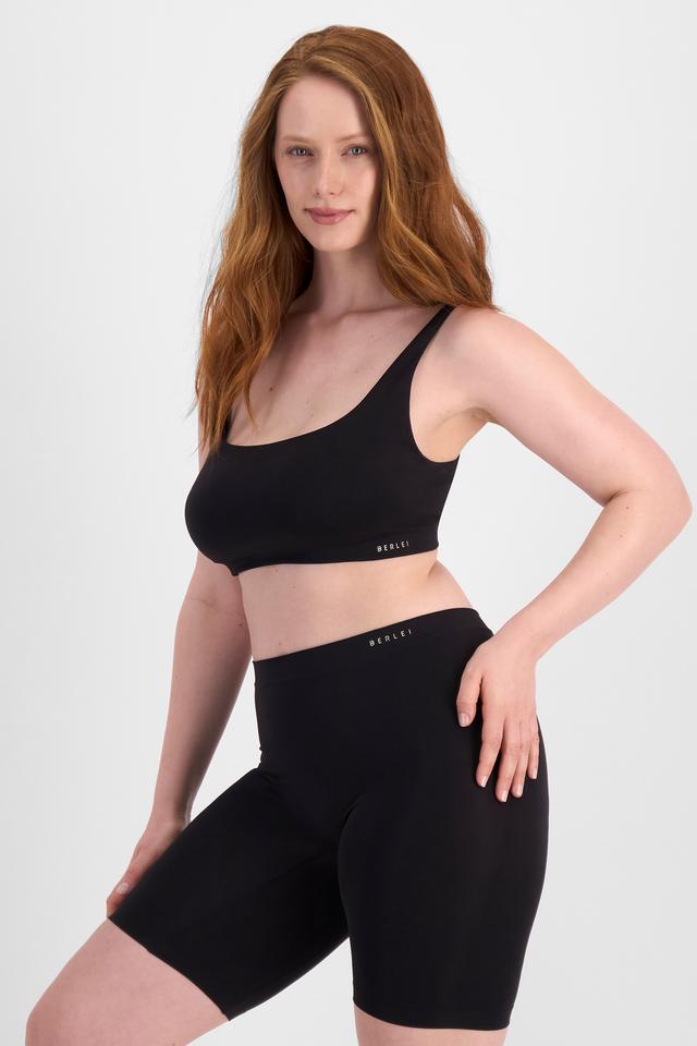 Martine (She/Her) wears size 14 and is 175cm tall with 82cm chest and 76cm waist