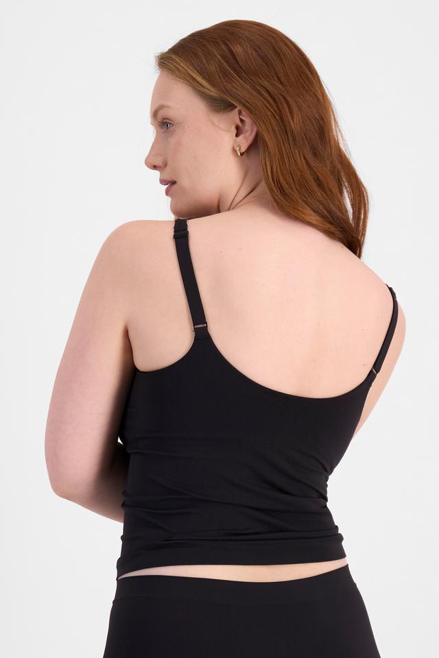 Martine (She/Her) wears size 14 and is 175cm tall with 82cm chest and 76cm waist