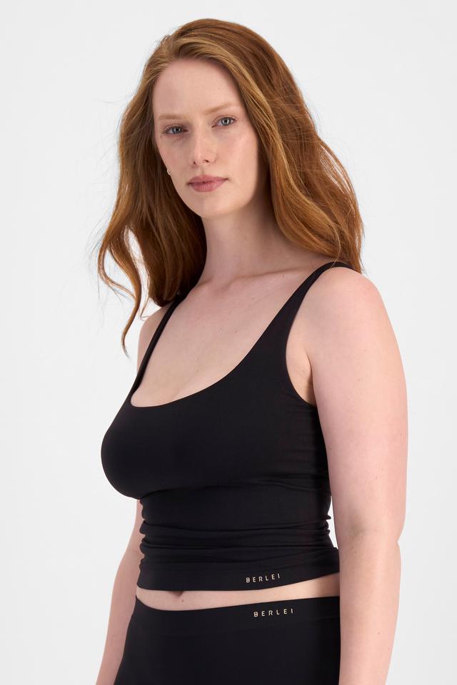 Martine (She/Her) wears size 14 and is 175cm tall with 82cm chest and 76cm waist