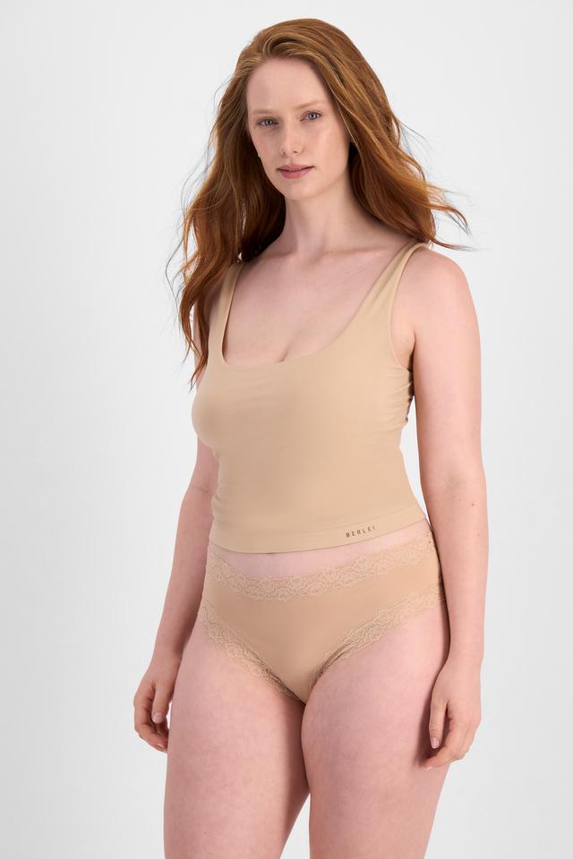 Martine (She/Her) wears size 14 and is 175cm tall with 82cm chest and 76cm waist