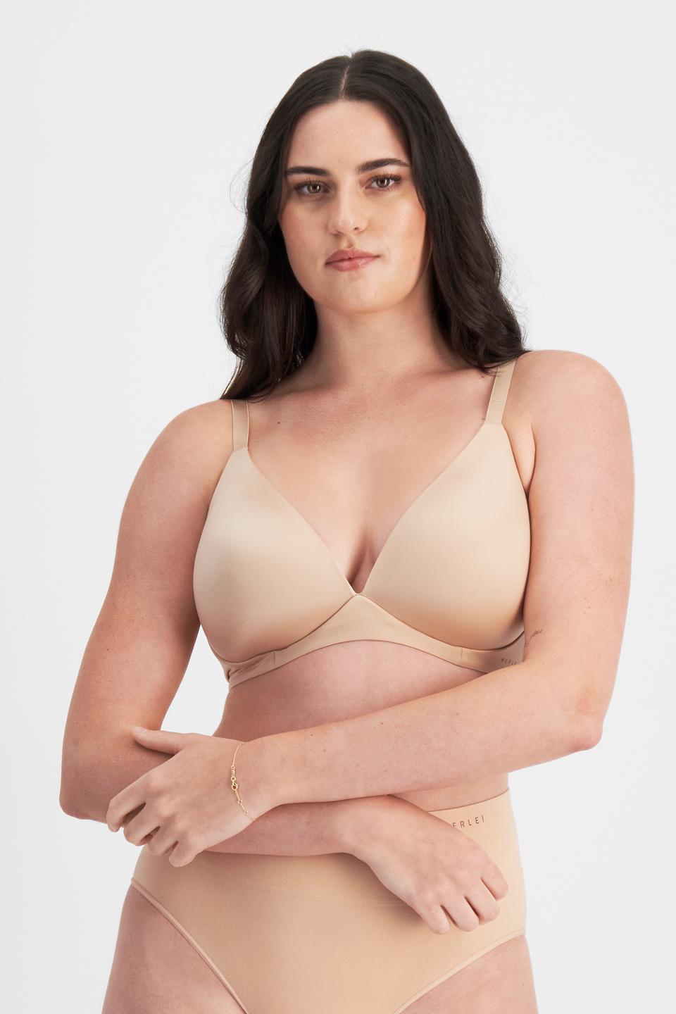 Jacqleen (She/Her) wears size 14DD and is 183cm tall with 93cm chest and 73cm waist