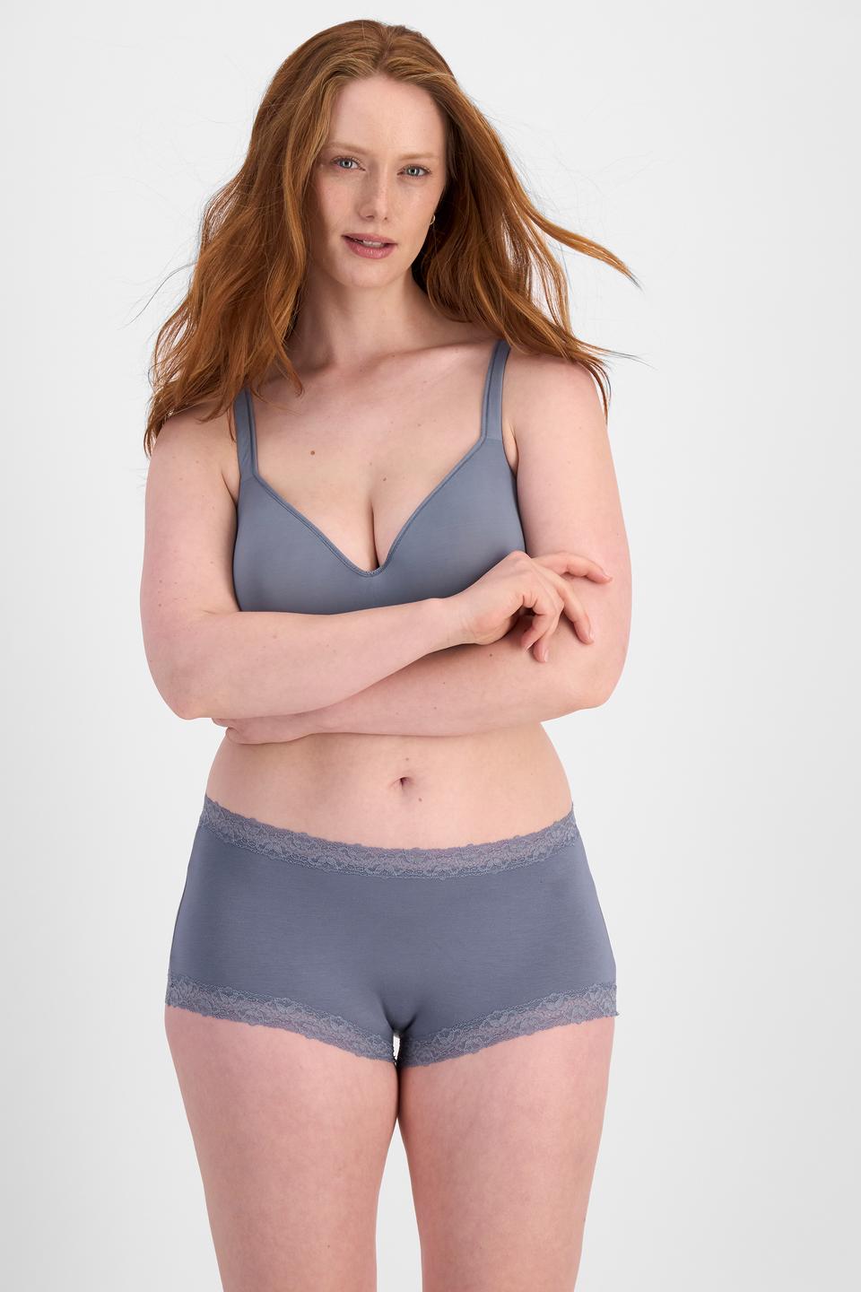 Martine (She/Her) wears size 14 and is 175cm tall with 82cm chest and 76cm waist