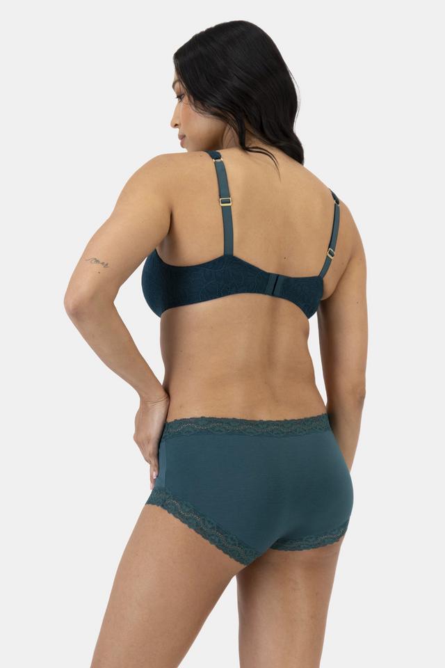 Alejandra (She/Her) wears size 12 and is 172cm tall with 100cm chest and 78cm waist