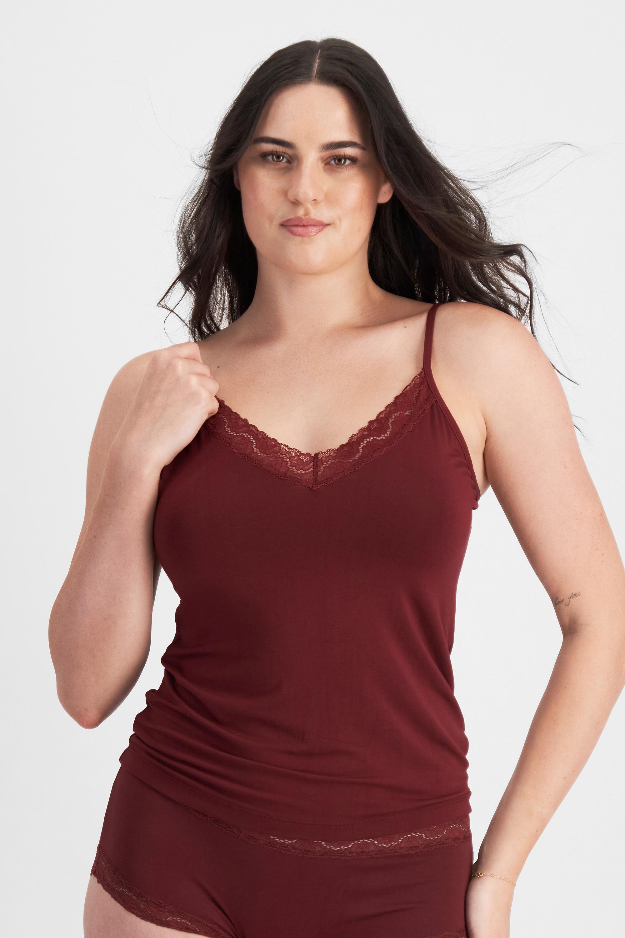Jacqleen (She/Her) wears size 14DD and is 183cm tall with 93cm chest and 73cm waist