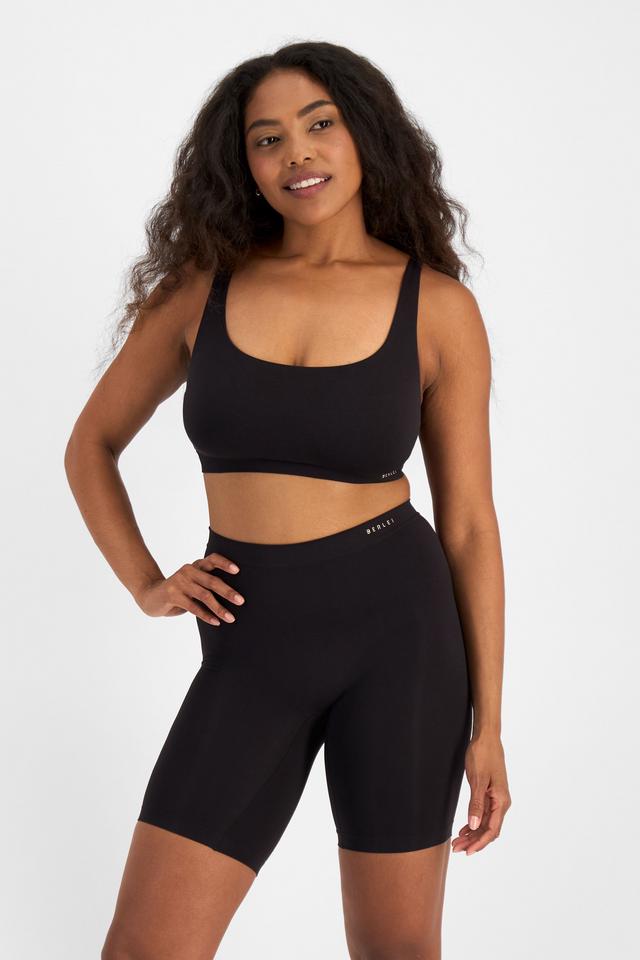 Caitlin (She/Her) wears size 16DD and is 176cm tall with 114cm chest and 95cm waist