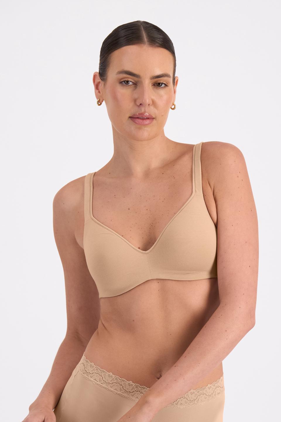 Pearl (She/Her) wears size 12B and is 181cm tall with 92cm chest and 63cm waist