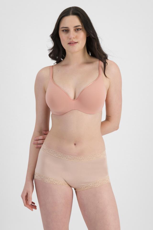 Jacqleen (She/Her) wears size 14DD and is 183cm tall with 93cm chest and 73cm waist