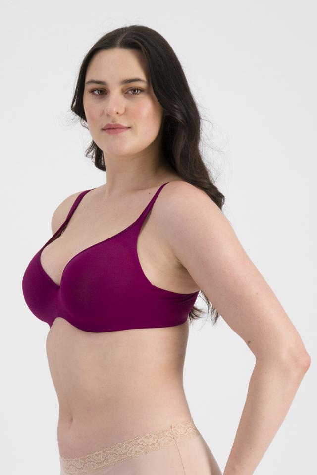 Jacqleen (She/Her) wears size 14DD and is 183cm tall with 93cm chest and 73cm waist