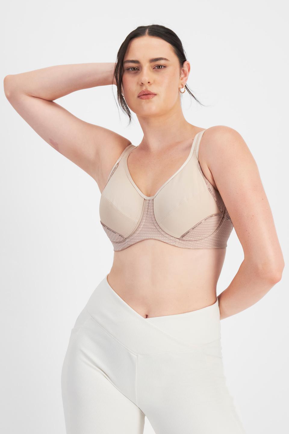 Jacqleen (She/Her) wears size 14DD and is 183cm tall with 93cm chest and 73cm waist
